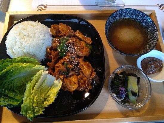 Cafe Bar NuMARU Restaurante Coreano